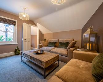 At Home - Shrewsbury - Wohnzimmer
