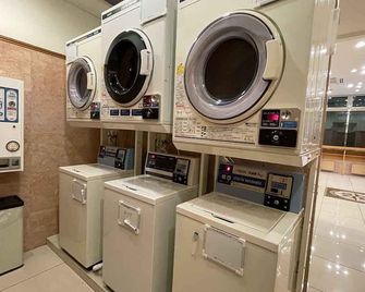 Toyoko Inn JR Yokohama sen Sagamihara Ekimae - Sagamihara - Laundry facility