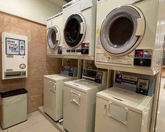Toyoko Inn JR Yokohama sen Sagamihara Ekimae - Sagamihara - Laundry facility