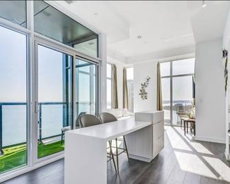 Waterview apartment. Cozy 2-bedroom apartment in fantastic Burlington with, WiFi - Burlington - Dining room