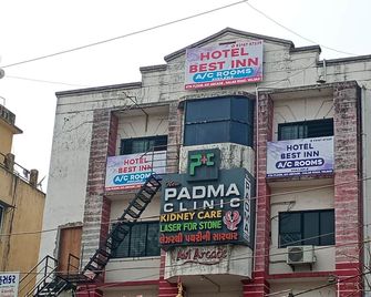 Hotel Best Inn - Valsād - Building