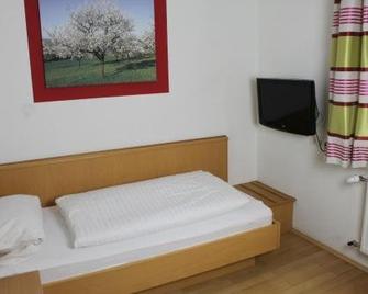 Gasthof Zum Hirschen - Petersaurach - Bedroom