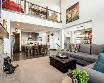 Close to Ski and the Jordanelle State Park, Community Amenities - Kamas - Living room