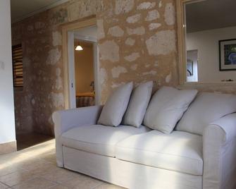 Victoria Cottage - Robe - Living room