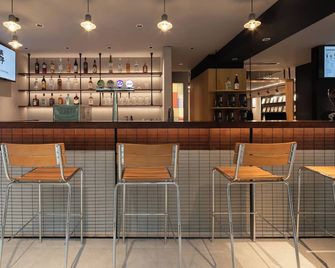 Guangzhou Desti Youth Hostel - Rainbow Bridge Metro Station-24H Reception&English Service& Cafe& Bar& Luggage Storage& Large Public Area - Cantón - Bar