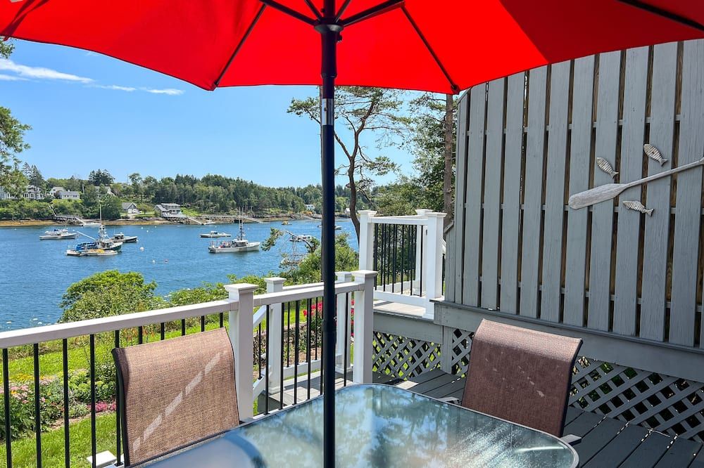 The perfect seaside retreat overlooking scenic Mackerel Cove on Bailey Island - Bailey Island - Balcone
