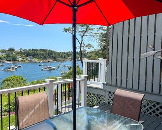 The perfect seaside retreat overlooking scenic Mackerel Cove on Bailey Island - Bailey Island - Balcone