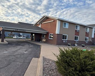 Coratel Inn and Suites by Jasper Stillwater Standard 2 Queen Bed Non Smoking - Stillwater - Gebäude