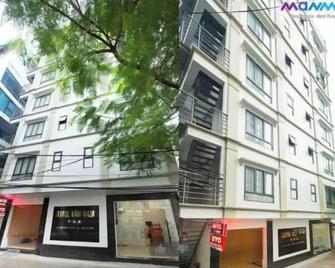 Hilary Hotel -Sư Van Hanh Q10 - Ho Chi Minh City - Building