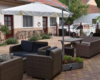 Guest House Romantika Panzio - Gyula - Patio