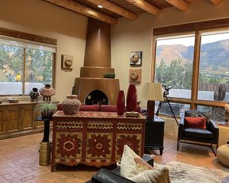 Placitas Magic-2 Bed/1 Bath Custom Santa Fe Home - Placitas - Living room