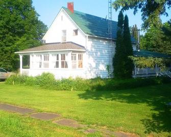 Rideau Lakes Cottage - Lower Beverley Lake - Delta - Edificio