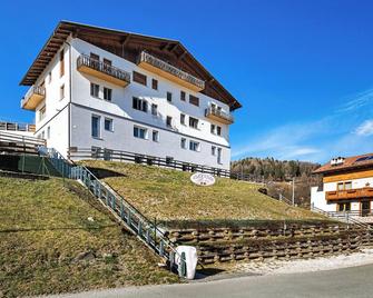 Room 'Camera F Bosco' with Lake View, Shared Terrace and Wi-Fi - Domegge di Cadore - Edificio