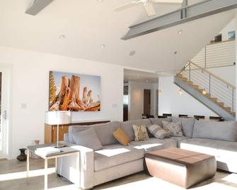 Modern North Shore Lakefront with Whole House Generator, Buoy and Private Pier! - Carnelian Bay - Living room