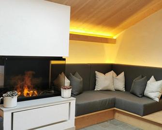Alpenhotel Kramerwirt - Mayrhofen - Living room
