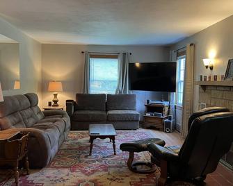 Oasis in the Woods. Next door to the Schnitzelbank. 0.3 miles to the Riverwalk! - Jasper