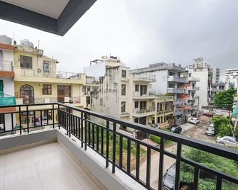 Fabhotel Golf Luxury - Gurugram - Balkon