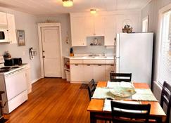 Charming Beachouse Getaway on Historic Sunset Beach - Warrenton - Keuken