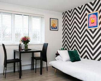 Modern flat - Sleeps 3 - London - Enfield - Restaurant