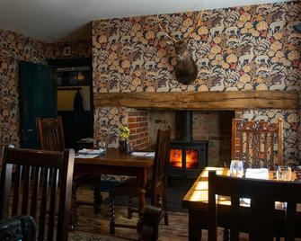 The Stag and Huntsman at Hambleden - Henley-on-Thames - Dining room