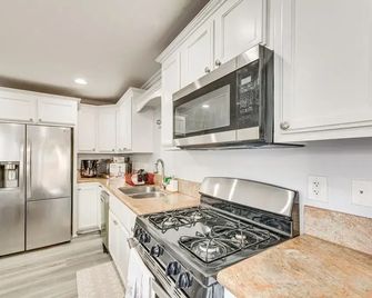 South Central Los Angeles Home w/ Patio - Compton - Cocina