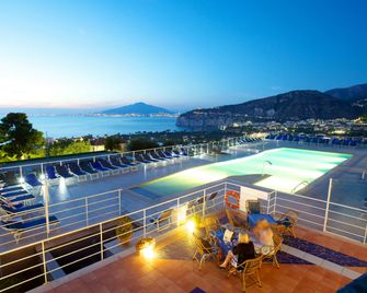 Art Hotel Gran Paradiso - Sorrento - Balcón