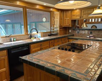 Spacious lakefront cabin, perfect for your family get-a-way - Grantsburg - Cocina