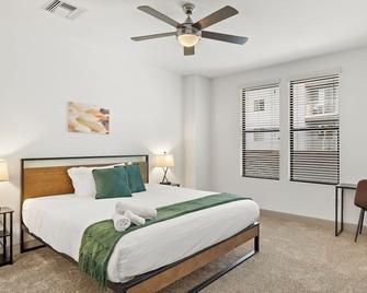 Modern Town Lake waterfront CozySuites in paradise - Tempe