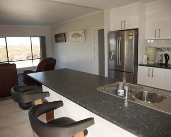 Highview on Victoria Coffin Bay - Coffin Bay - Kitchen