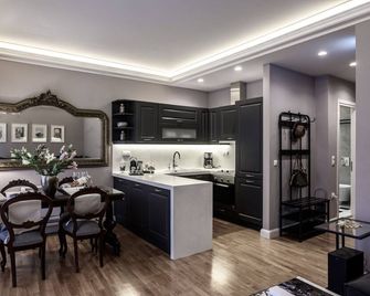 Opus 5 Luxury Apartment in Liston Corfu - คอร์ฟู - ห้องครัว