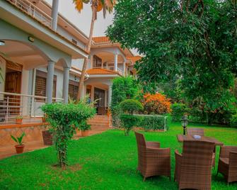 Calm Suites Kampala - Kampala - Restaurant