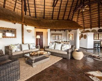Magari Safari Villa - Mmamatlakala - Sala de estar