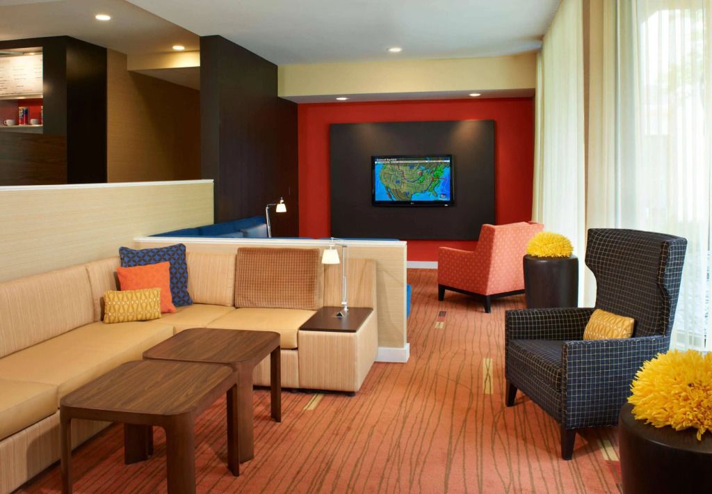 Courtyard by Marriott Columbus Dublin - Dublin - Lounge