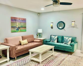 Naples Beach Life - Naples - Living room