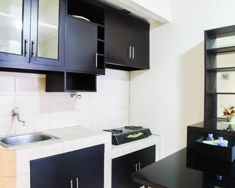 2br Mediterania Palace Kemayoran Apartment By Travelio - Yakarta - Cocina