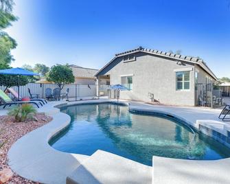 Putting Green and Fenced Yard Charming Gilbert Home - Queen Creek - Pool