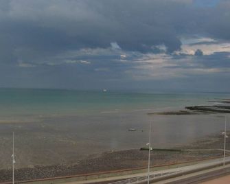 Apartment on the seafront, 3rd floor - Saint-Valery-en-Caux - Pláž