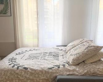 Studio 30m2 - Au Pied De La Gare - Parking - Cergy - Habitación