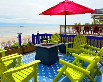Elco Beachfront Piece Of Heaven - Beautiful Premium Cottage - Port Colborne - Balcony
