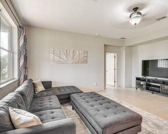 Bright Sunroom and Water View in Cape Coral - Matlacha - Living room