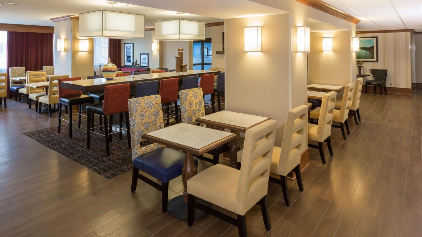 Hampton Inn Buffalo-Airport/Galleria Mall