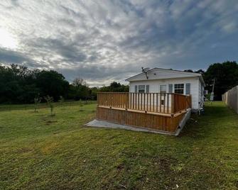 Peaceful Cottage home just 6 minutes from Choctaw Casino - Hugo