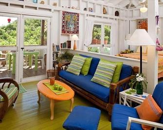Vacancy Mar 11-Apr 24 Solar, Tesla Battery, Peaceful & work from' Home' ideal - Saint John - Sala de estar