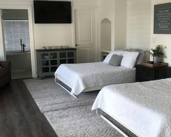 Cozy Country Cottage - Kingsburg - Bedroom