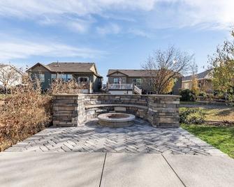 Brand New house 3 bedroom 2 bath Only 12 mints from UNC - Greeley - Building