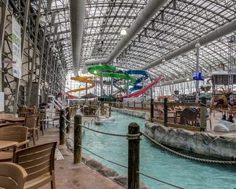 Ski-in/ski-out Jay Peak Resort condo near water park, ice skating, & hiking - Jay - Restaurant