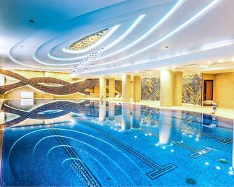 Jumbaktas Astana Hotel - אסטנה - בריכה