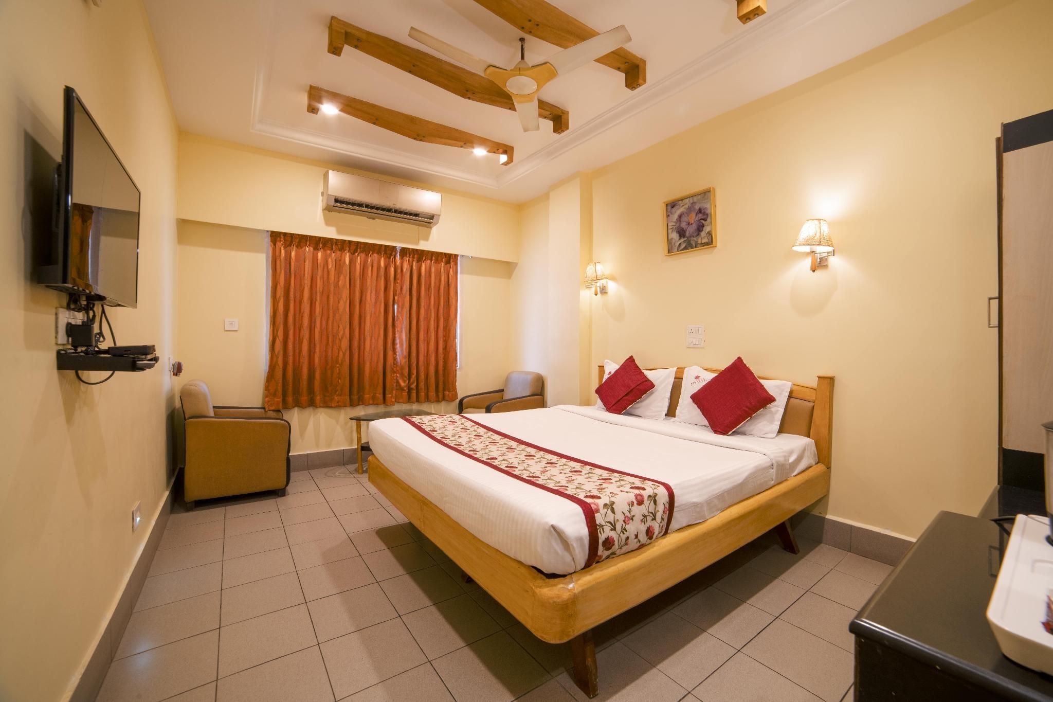 Hotel Kinnera Comforts - ויסאקאפאטנם - סלון