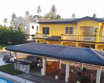 Piarco Village Suites - Piarco - Edifício