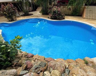 Beautiful Villa, private pool, amazing gardens! Walkable 5 bedrooms - Sámara - Pool